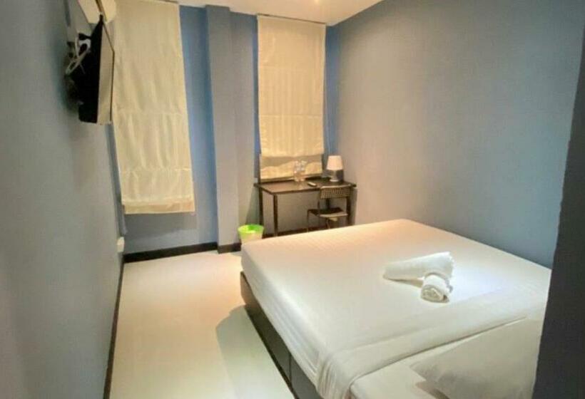 Quarto Estandar, The Little Pig Sukhumvit