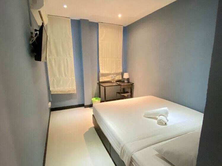 Quarto Estandar, The Little Pig Sukhumvit
