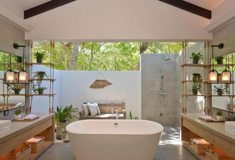 Вилла с 1 спальней и бассейном, Grand Park Kodhipparu Maldives   Child Stay & Eat Free Until 30 Nov 2024