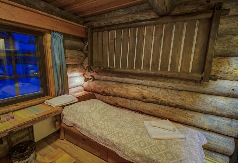 Четырехместный номер эконом класса с общей ванной комнатой, Kuukkeli Log Houses Porakka Inn
