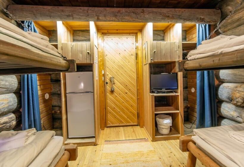 Четырехместный номер эконом класса с общей ванной комнатой, Kuukkeli Log Houses Porakka Inn