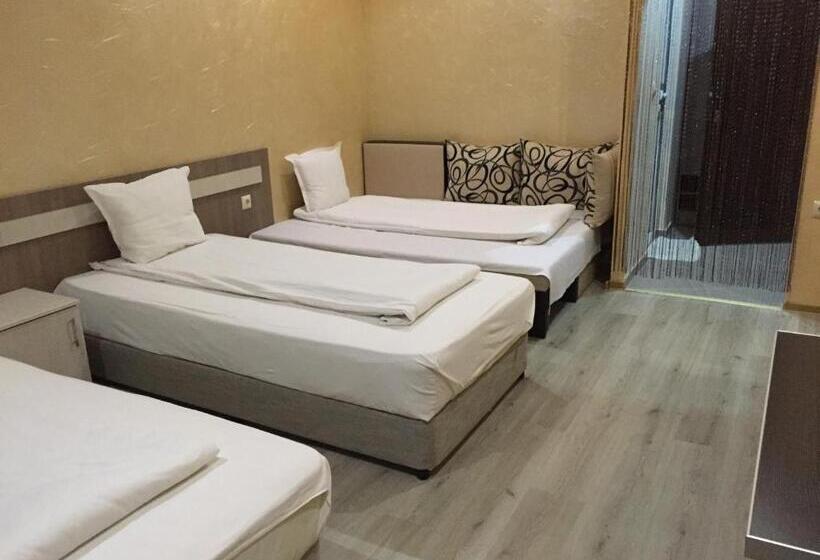 Quarto Triplo Comfort, семеен хотел русалка