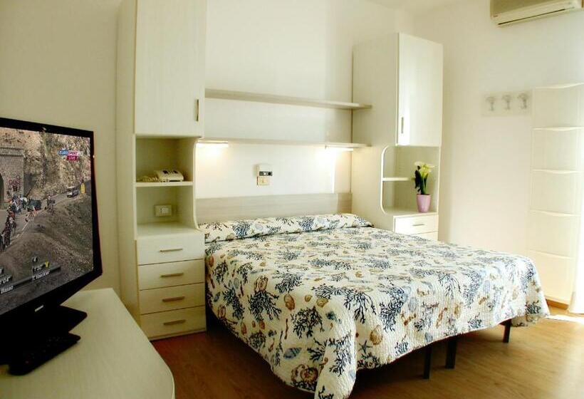 Четырехместный Номер Стандарт, Albergo Aquila