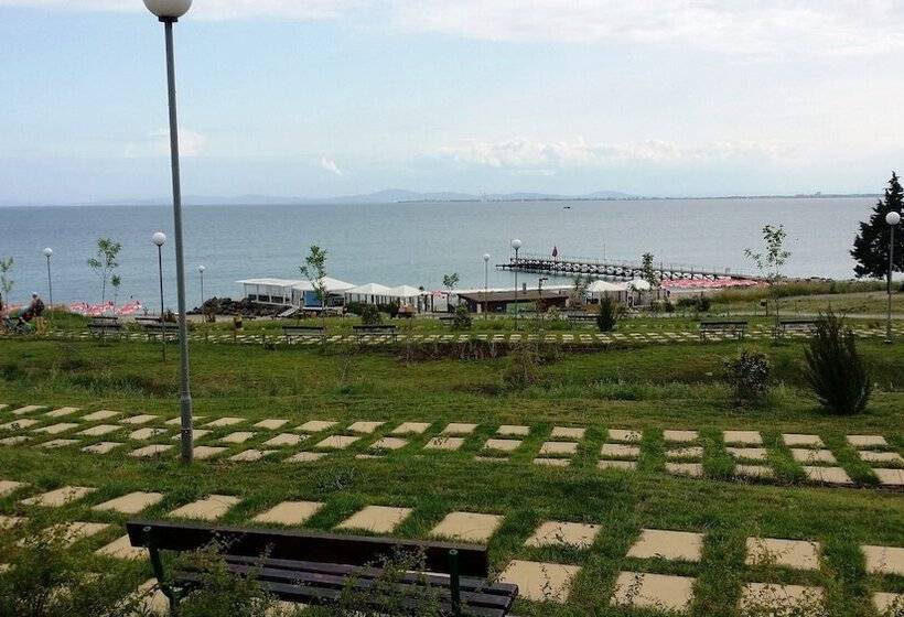 Трехместный Номер Стандарт Боковой Вид на Море, Crystal