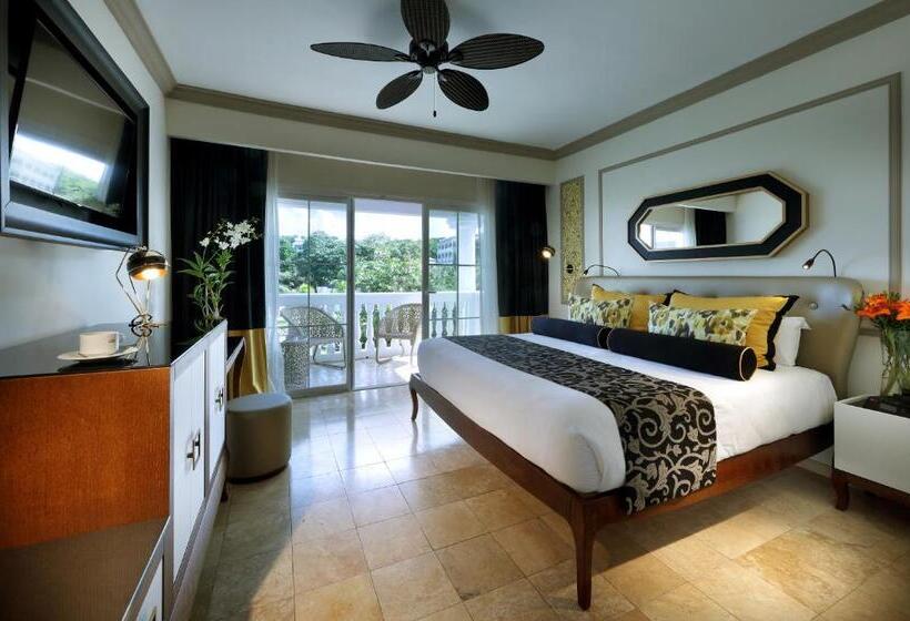 سوییت, The Signature Level At Grand Palladium Lady Hamilton Resort & Spa  All Inclusive