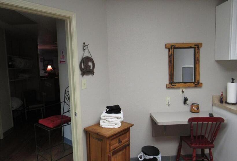 带大床的复式套间, A Place To Stay Rooms