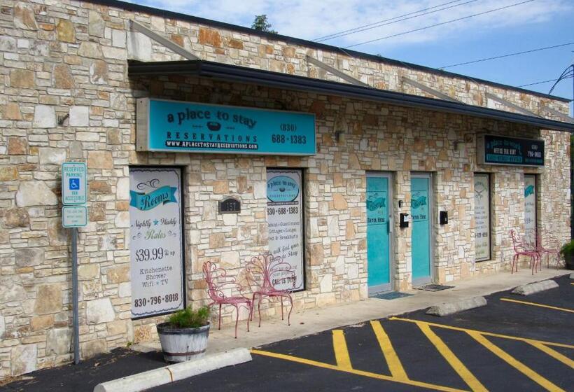 经济房, A Place To Stay Rooms