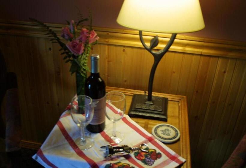 جناح غرفتين نوم, Arden Forest Inn