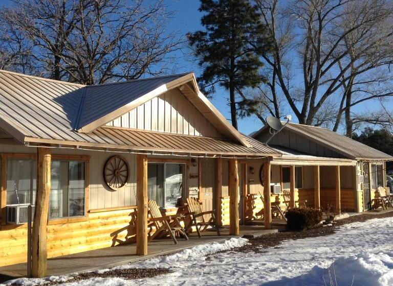 1 Bedroom Apartment Lake View, Rainbows End Fishing Resort