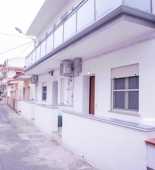 سوییت جونیور لوکس, Modern House Le Castella