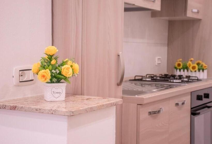 سوییت با چشم‌انداز دریا, Modern House Le Castella