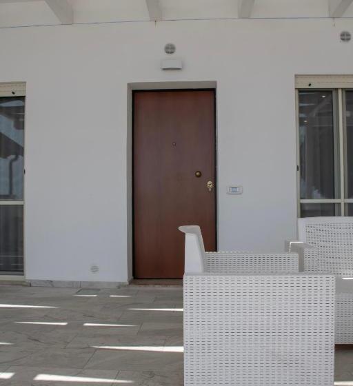 سوییت با چشم‌انداز دریا, Modern House Le Castella