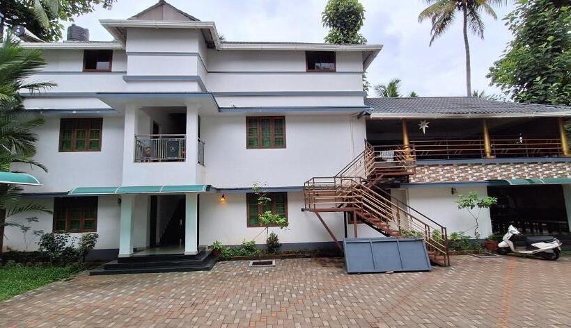 Номер Deluxe, Athirappilly Budget Villa