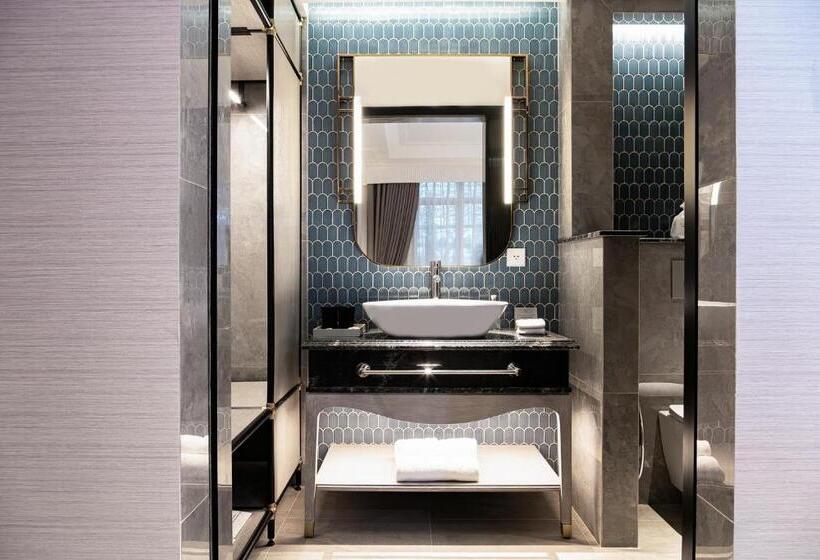سوییت جونیور, La Siesta Premium Saigon Central