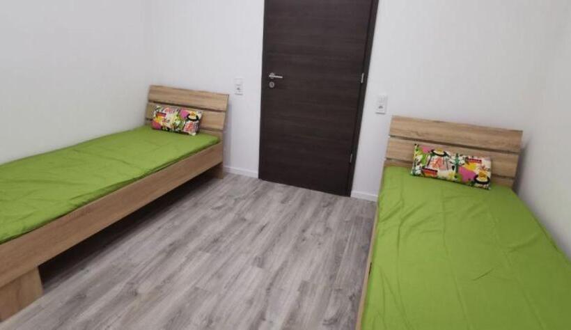 تختخواب در اتاق مشترک, Golya Beds