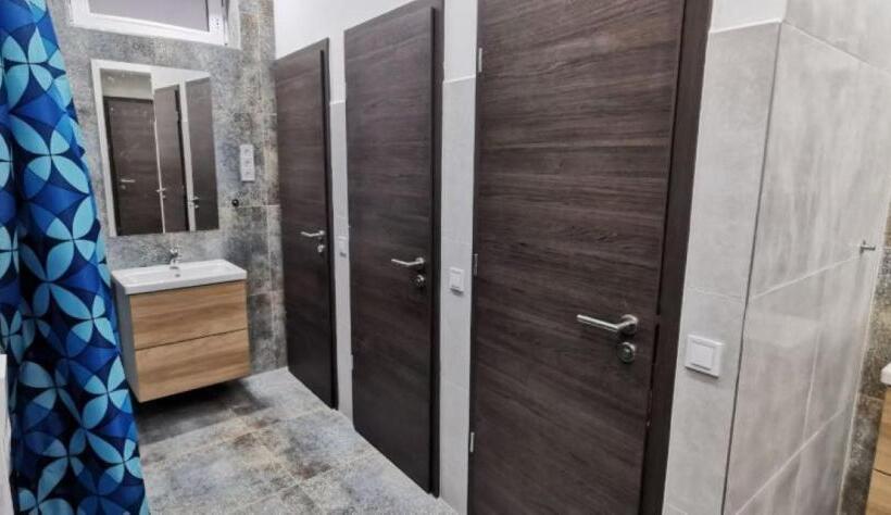 تختخواب در اتاق مشترک, Golya Beds