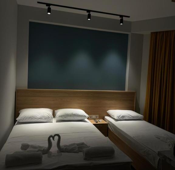 اتاق استاندارد سه نفره, Boutique Adam