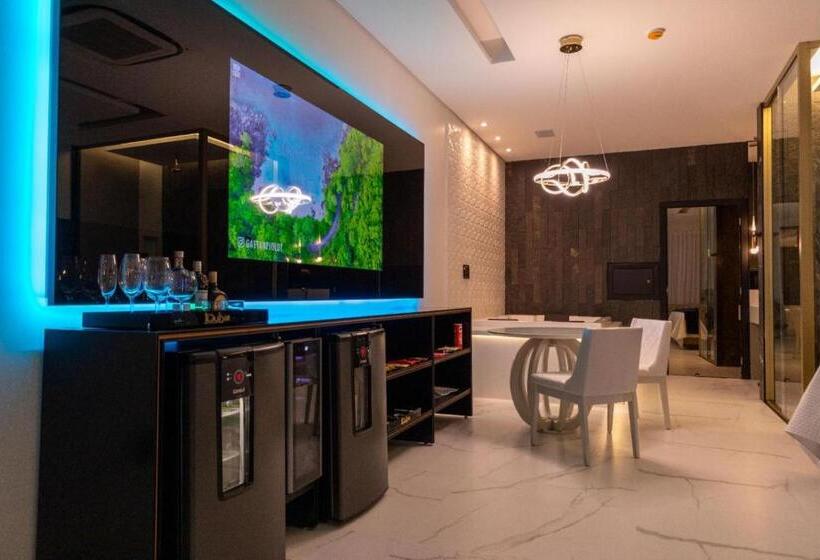 استودیوی لوکس, Dubai Motel