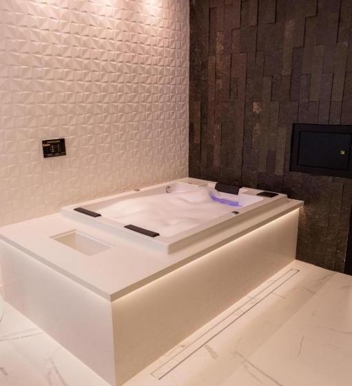 استودیوی لوکس, Dubai Motel