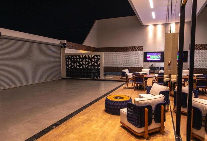 3 Bedroom Suite, Dubai Motel