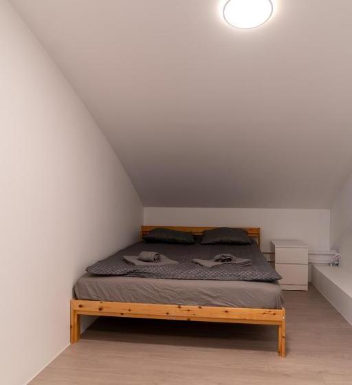اتاق خانوادگی با سرویس بهداشتی مشترک, Comfort & Family Rooms, Hafnarfjörður