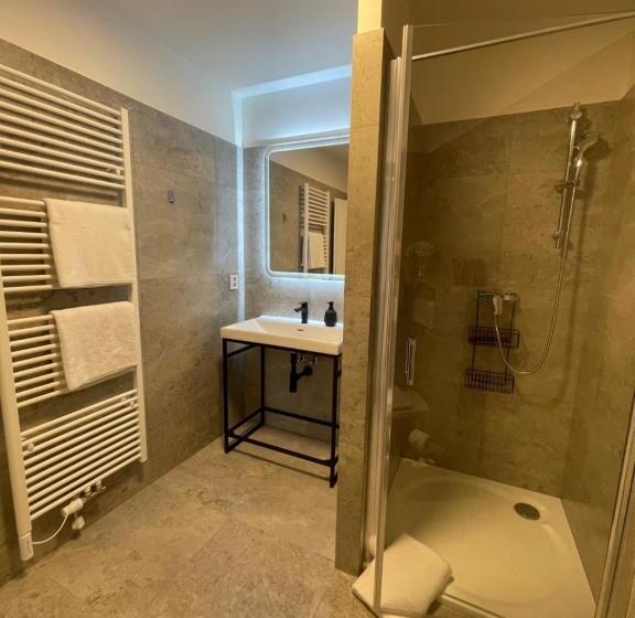 패밀리 룸, Apartmány Hrázní