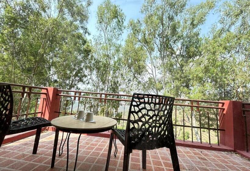 Номер Deluxe с Балконом, Crestmont Snow View Resort Ranikhet