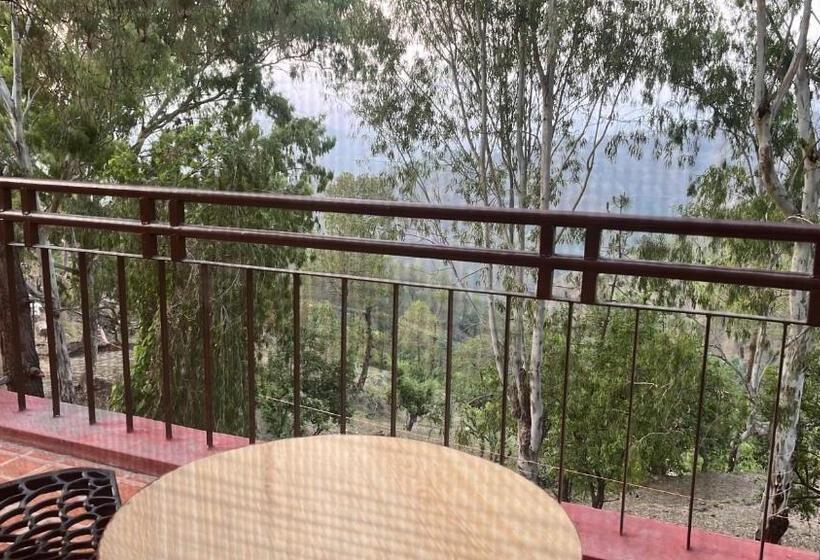 Номер Deluxe Вид на Горы, Crestmont Snow View Resort Ranikhet