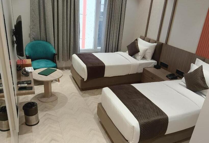 Номер Стандарт, Narayani Executive