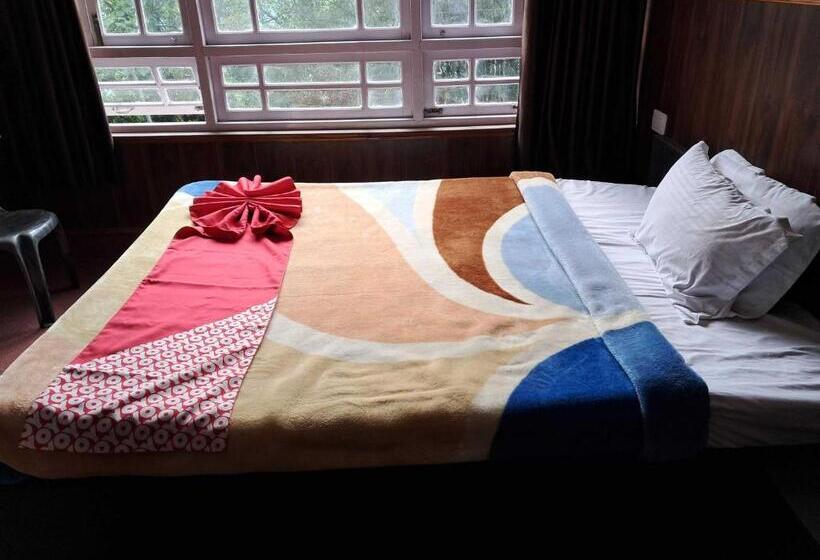 Трехместный Номер Классика, O 35610 Hotel Shayabong