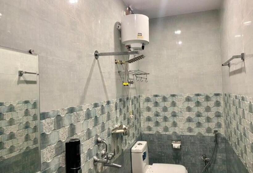 اتاق کلاسیک سه تخته, Oyo Hotel Om Shanti
