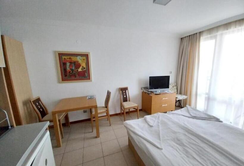 Номер Deluxe с Балконом, Private Studio In Emerald Beach Resort
