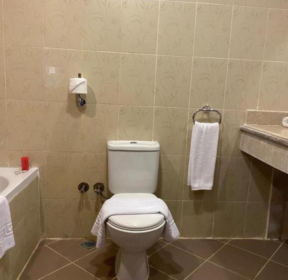 اتاق لوکس با چشم‌انداز دریا, Grand Waha Resort