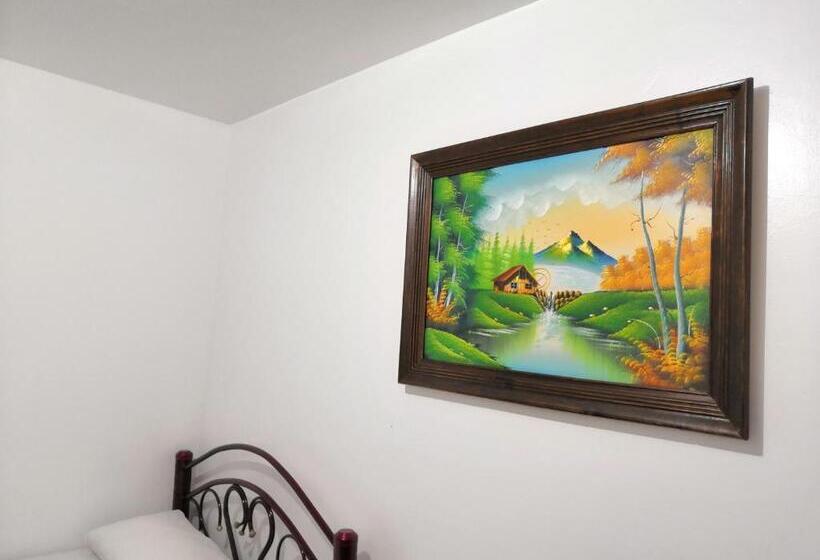 Quarto Quádruplo Estandar, Hostal Maple