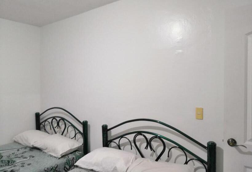 Quarto Quádruplo Estandar, Hostal Maple