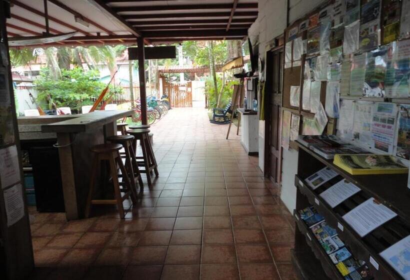 غرفة قياسية, Spanish By The Sea   Bocas
