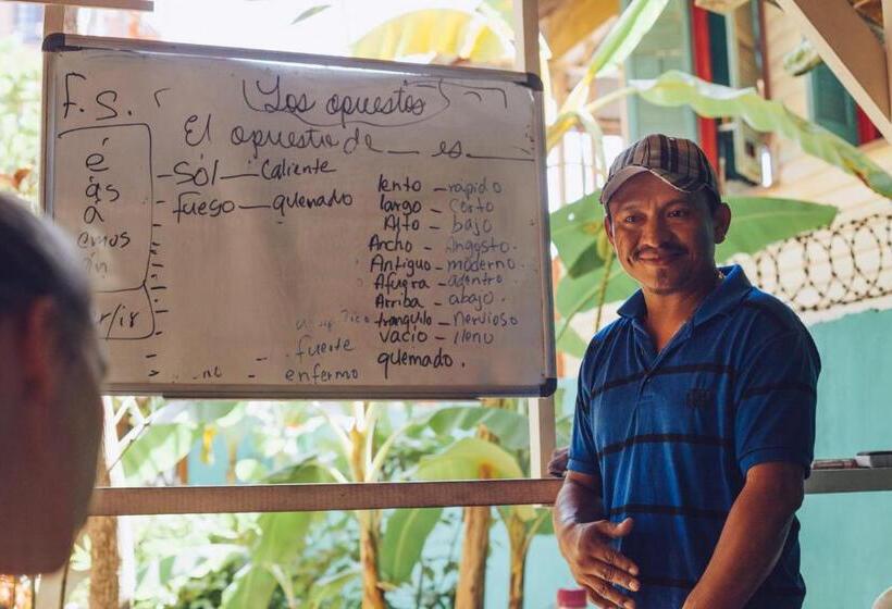 غرفة قياسية, Spanish By The Sea   Bocas