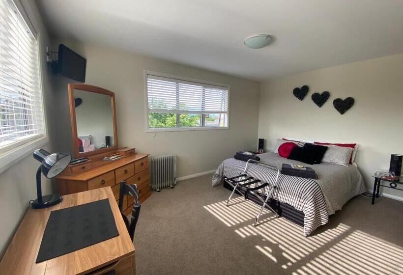 اتاق استاندارد با سرویس بهداشتی مشترک, Nottinghill B N B