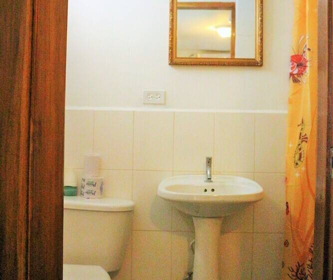 اتاق ساده چهارنفره, Hostel Mamallena Bocas Del Toro   Adults Only