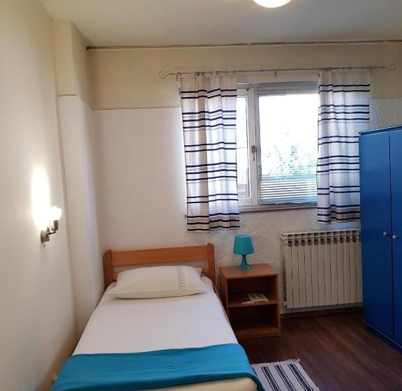 اتاق استاندارد, Favela Hostel