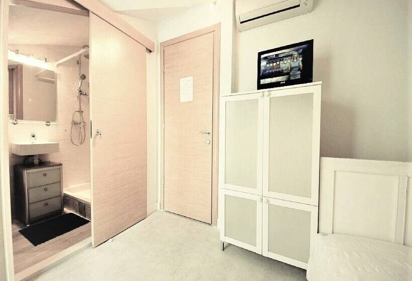 اتاق یک تخته با تراس, Apartments And Rooms Hope
