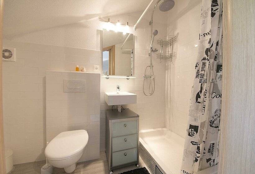 اتاق یک تخته با تراس, Apartments And Rooms Hope
