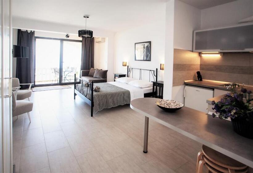 استودیوی استاندارد با چشم‌انداز دریا, Apartments And Rooms Hope