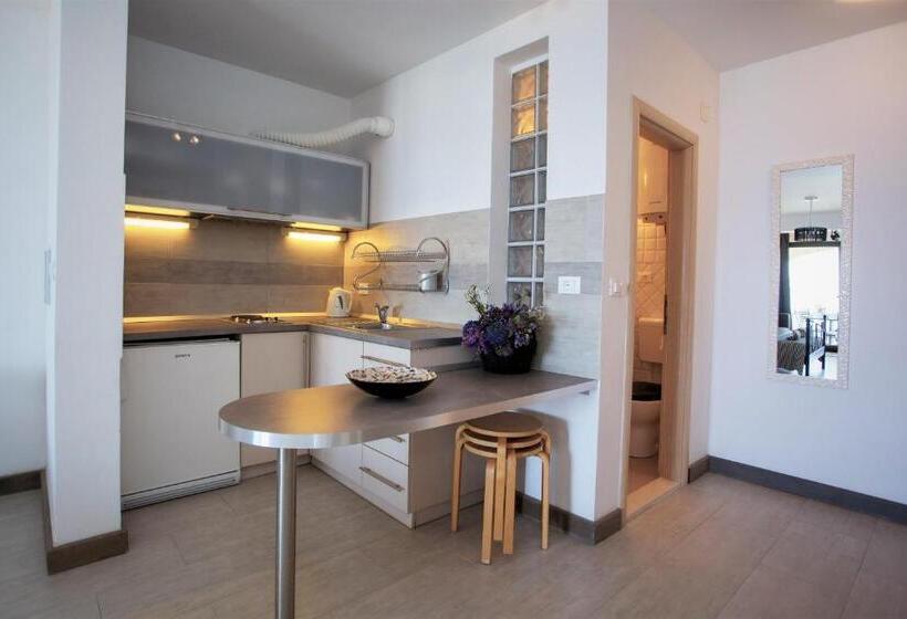 استودیوی استاندارد با چشم‌انداز دریا, Apartments And Rooms Hope