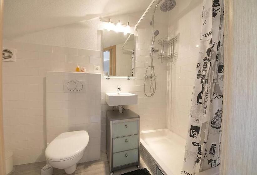 اتاق یک تخته با تراس, Apartments And Rooms Hope