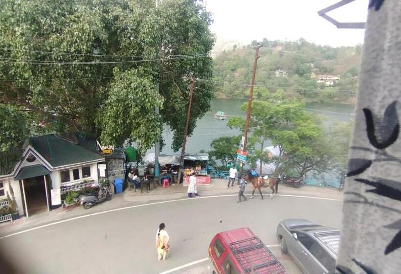 Номер Стандарт Вид на Озеро, Sarovar Inn