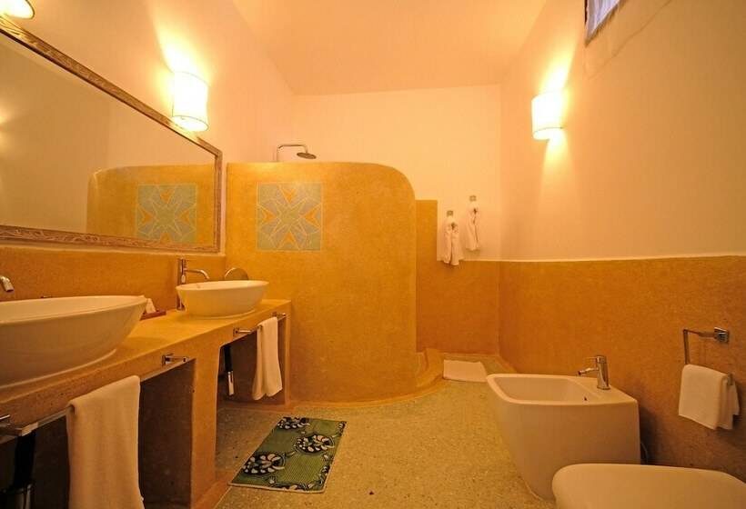 Полулюкс, Pongwe Bay Resort