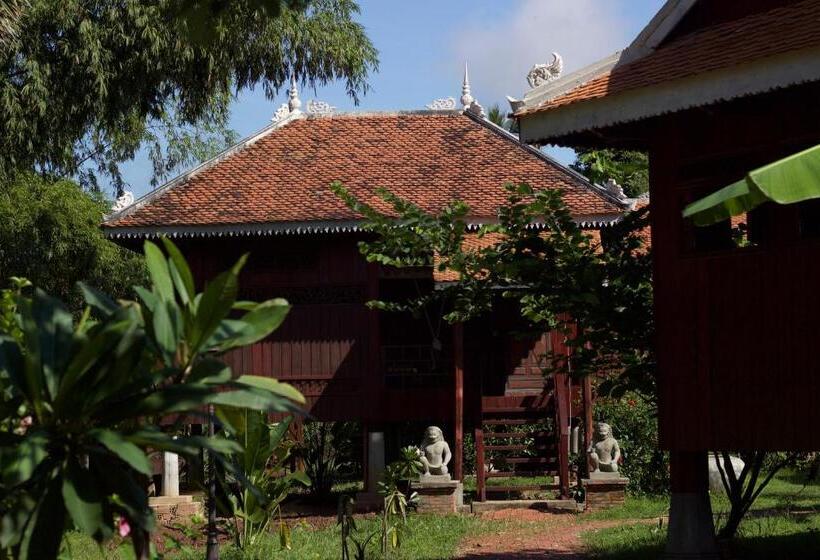 سوئیت جونیور با چشم‌انداز باغ, Soriyabori Resort