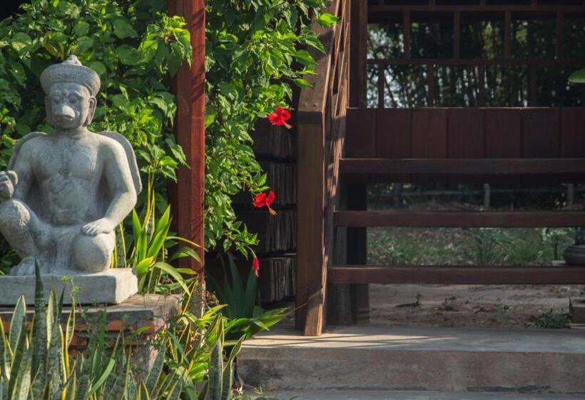 سوئیت جونیور با چشم‌انداز باغ, Soriyabori Resort
