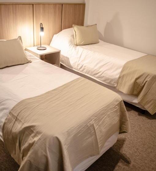 اتاق ساده سه نفره, W&h Casa De Huéspedes